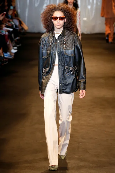 Look 18